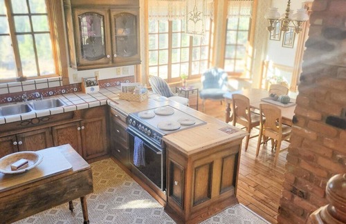 Eagar Cabin | Rustic, 3-Bedroom Cabin with Privacy & Views!