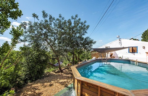 Fonte do Bispo House | Rustic 3-bedroom Country Retreat With Pool, Free Wi-fi, and Breathtaking Views