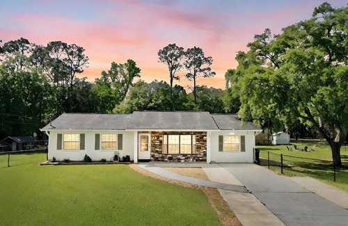Wesley Chapel House | Rustic 3 Bedroom Home in Wesley Chapel!