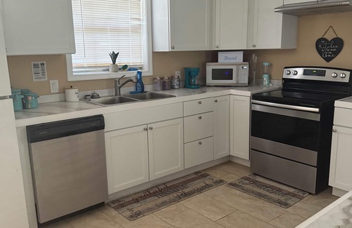 Burton House | Rustic Anchor Retreat- Charming Large Two bedroom house in the country.