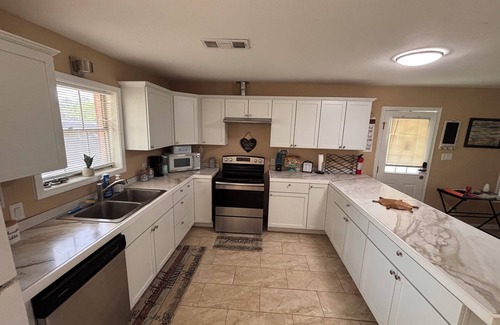 Burton House | Rustic Anchor Retreat- Charming Large Two bedroom house in the country.