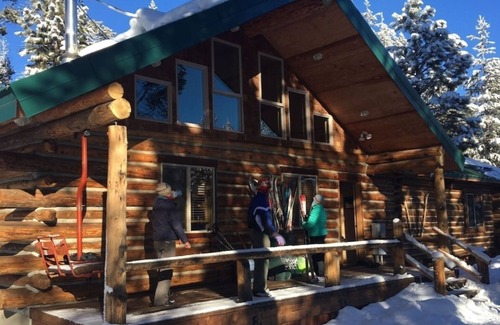 La Pine Cabin | Rustic and cozy log home, Room for the entire family.