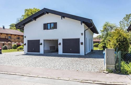 Gmund am Tegernsee Apartment | Rustic Apartment "Heinrich" with Terrace & Wi-Fi