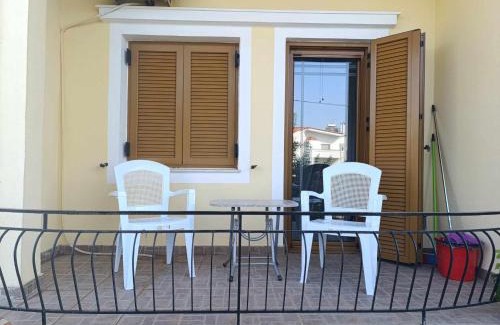 Vasilikon Apartment | Rustic Bright Appartment near Lefkanti Beach