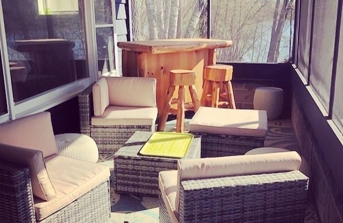 Pequot Lakes Cabin | Rustic Bunkhouse on Lake Ossawinnamakee with lots of amenities!