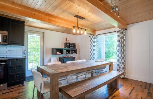 Mauricie Ski Chalet | Rustic & Modern Chalet. 32 Acre of Land. Avec SPA