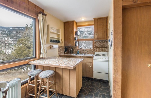 Ridgway House | Rustic Cabin - Great Views - 4 miles from Downtown Ouray