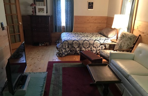 Glover Cabin | Rustic cabin on Daniel's Pond.