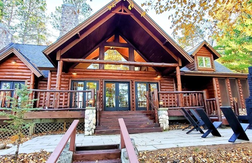 Hackensack House | Rustic Cabin Retreat on Webb Lake