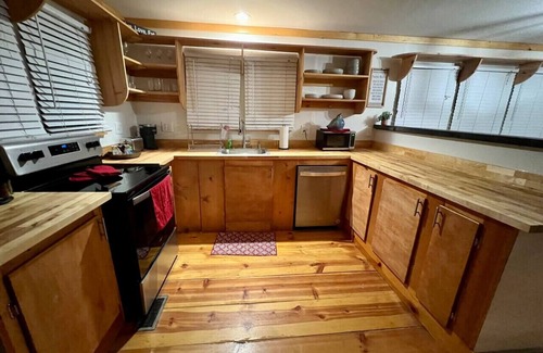 Pedro Cabin | Rustic Cabin Retreat!