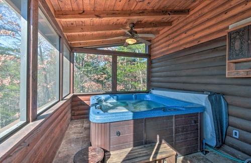 Helen Cabin | Rustic Cabin w/Hot Tub: 2 Mi to Unicoi State Park