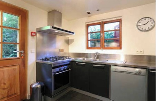 Chamonix-Mont-Blanc Ski Chalet | Rustic Chalet - garden, jacuzzi, parking, 6 ENSUITE bedrooms, lifts at 300m