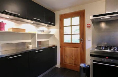 Chamonix-Mont-Blanc Ski Chalet | Rustic Chalet - garden, jacuzzi, parking, 6 ENSUITE bedrooms, lifts at 300m