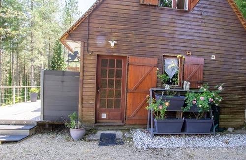 Saint-Pompont Cottage | Rustic chalet in the heart of Black Périgord with terrace & all comforts included