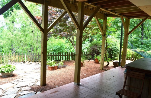 Franklin Cabin | Rustic Charm 4-bedroom spacious Cabin with Big Smokey Mountain VIEW!