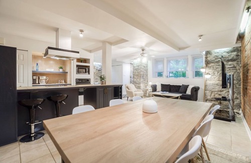 Westmount Condo | Rustic & Chic 2 Bedroom condo 5min to downtown