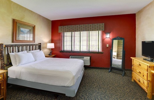 Columbia Hotel | Rustic-Chic Comfort in Columbia with On-site Pool & Outdoor Patio