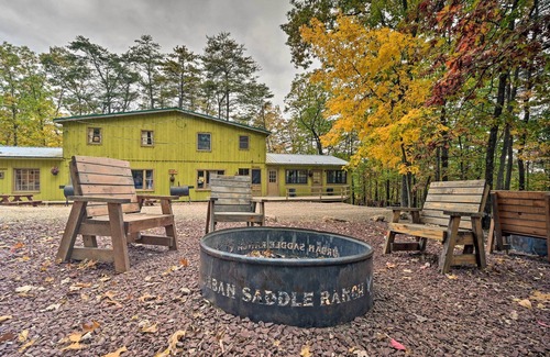 Huntingdon Cabin | Rustic 'Clint Eastwood' Ranch Apt by Raystown Lake