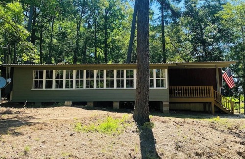 Florien Cabin | Rustic Cozy cabin with water and dock access