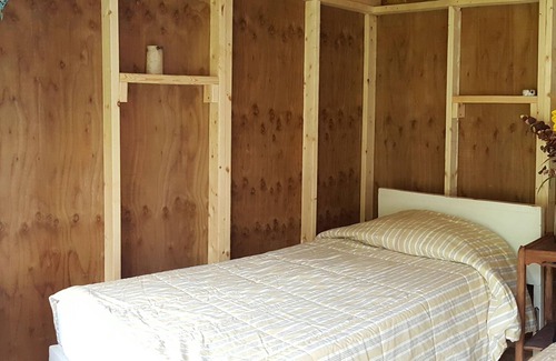 Emily House | Rustic Cozy Sleeping Hut - Two Twin Beds
