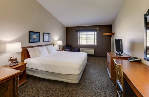Columbia Hotel | Rustic Deluxe King Bed Stay in Stoney Creek Columbia! Free Breakfast