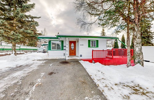 Northeast Anchorage House | Rustic dog-friendly home close to skiing, mountains, and golf course
