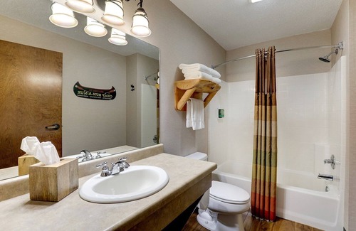 Moline Hotel | Rustic Elegance near Mississippi River, Heated Inside Pool | 3 Units