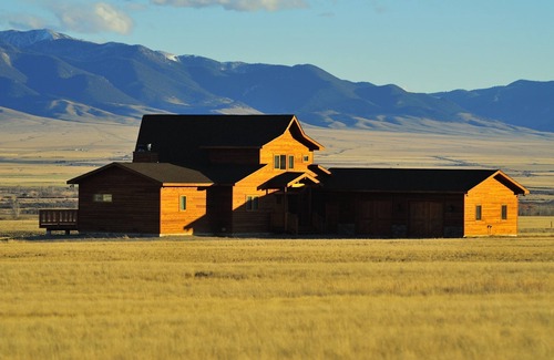 Twin Bridges House | Rustic, Elegant Mountain Residence Close To The Best Fly Fishing In Montana.
