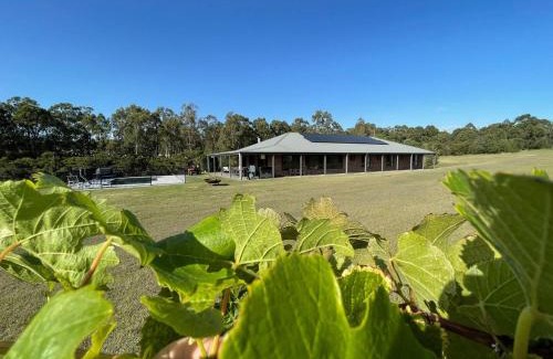 Lovedale House | Rustic Family Retreat Hot Tub , Pool Games Room
