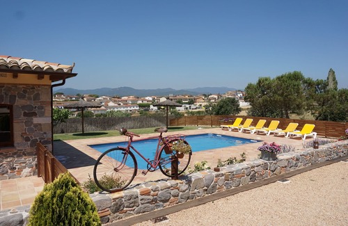 Sils Cottage | RUSTIC FARMHOUSE IDEAL FOR FAMILIES WITH PRIVATE POOL AND GREAT GARDEN