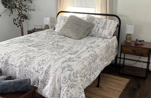Parsonsfield House | Rustic Farmhouse w/Hot Tub Close to Beach, Golf