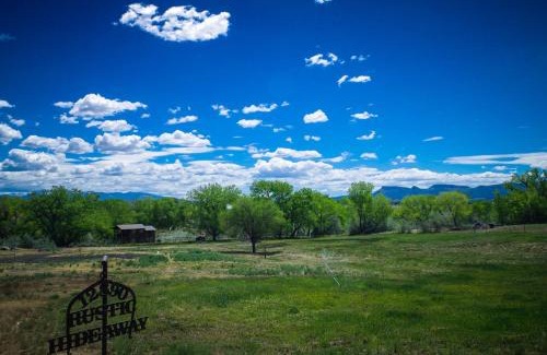 Cortez House | Rustic Hideaway
