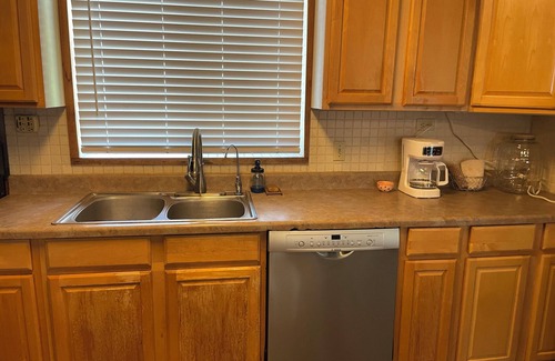 Mineral Wells Cabin | Rustic Hillside Cabin near Mineral Wells - 2 bedrooms, Brazos River Access
