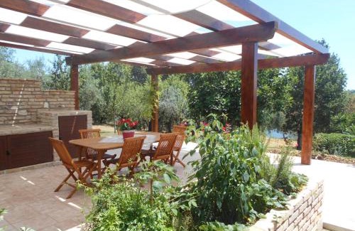 Citta Sant'Angelo Apartment | Rustic Home with pool