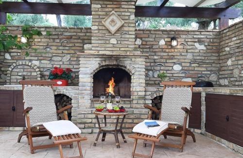 Citta Sant'Angelo Apartment | Rustic Home with pool