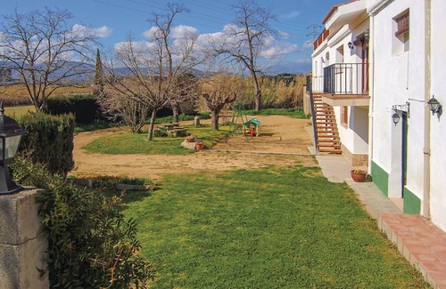 Tordera Cottage | Rustic house on the way to the beach