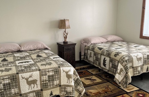 Ashby Cabin | Rustic hunt club lodge in the heart of Minnesota lakes country.
