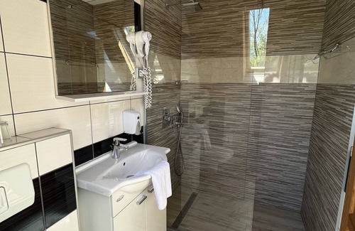 Prijeboj House | Rustic Inn River 2