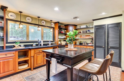 Iuka Cabin | Rustic Iuka Retreat ~ 1/2 Mi to Pickwick Lake!