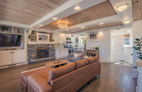 Saratoga Springs House | Rustic Lakeside Mansion w/Outdoor Kitchen & Minutes To Track