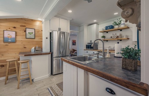 Saratoga Springs House | Rustic Lakeside Mansion w/Outdoor Kitchen & Minutes To Track