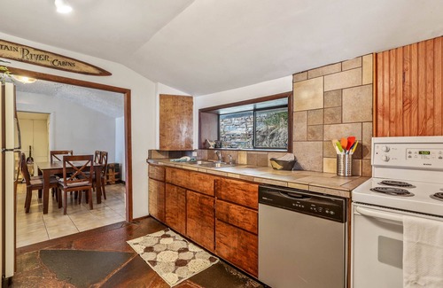 Hope Cabin | Rustic lakeview cabin w/gas grill, large deck, mountain views, W/D, wood stove