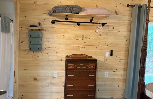 Grapevine Cabin | Rustic Lodge. Quiet and cozy
