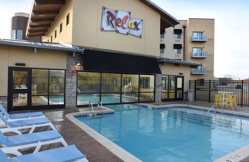 Broken Arrow Hotel | Rustic Lodge-style Stay w/Indoor/Outdoor Poo! Free Parking | 2 Units