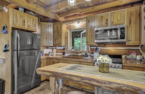 Coudersport Cabin | Rustic Log Cabin close to Cherry Springs - Stargazing, Hiking, Fishing, & more!
