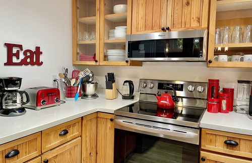 Camano Island House | Rustic Log Home Escape - Lodge Comfort & Outdoor FirepitnPeaceful retreat
