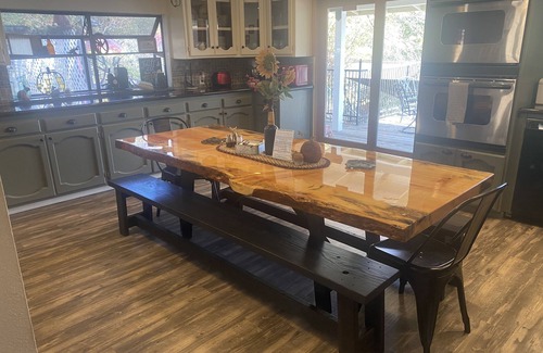 Mariposa Cabin | Rustic lower story 2 bedroom/2bath hot tub 3 minutes from town Yosemite Mariposa