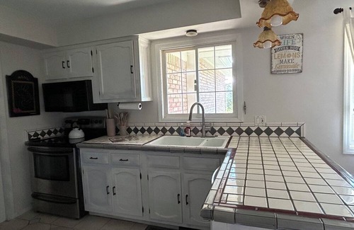 Brighton House | Rustic Luxe 4BR 2.5 Bath 1.5 Acres, in Heart of Brighton – Entire Spacious Home