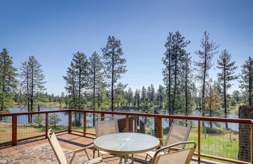 Medical Lake House | Rustic Medical Lake Home w/ Private Dock & Deck!