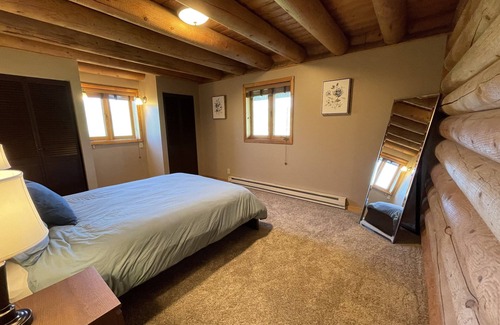 Huson Cabin | Rustic-Modern Log Cabin w/ Beautiful Mountain Views
